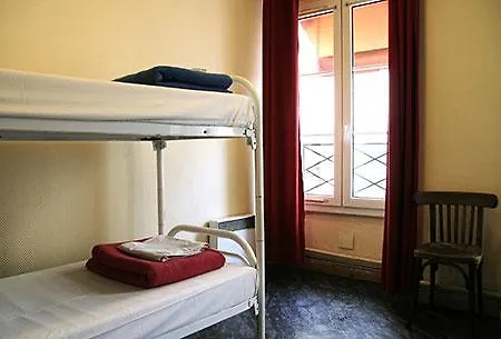 Aloha Hostel Eiffel Tower By Hiphophostels-1
